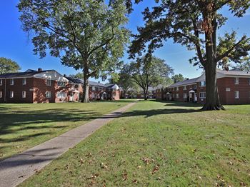 Garden Style Community at Morgan Park Apartments in Euclid OH